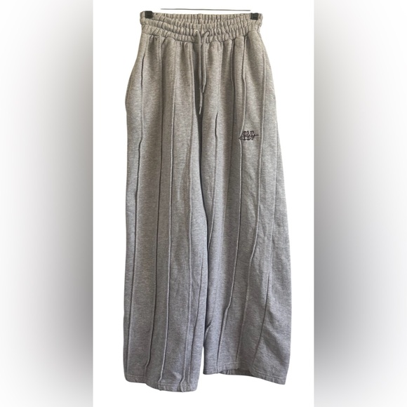 Pretty Little Thing Gray Wide Leg Textured Sweatpants Pockets Size 4 - Small - Picture 2 of 12